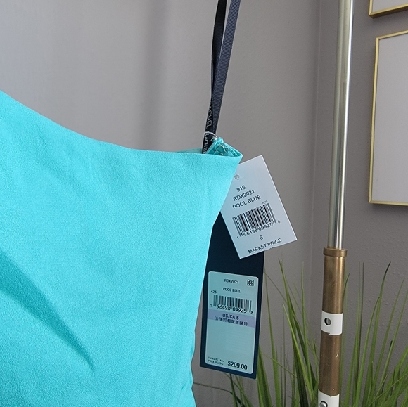 One Shoulder Gown - Picture 4 of 12